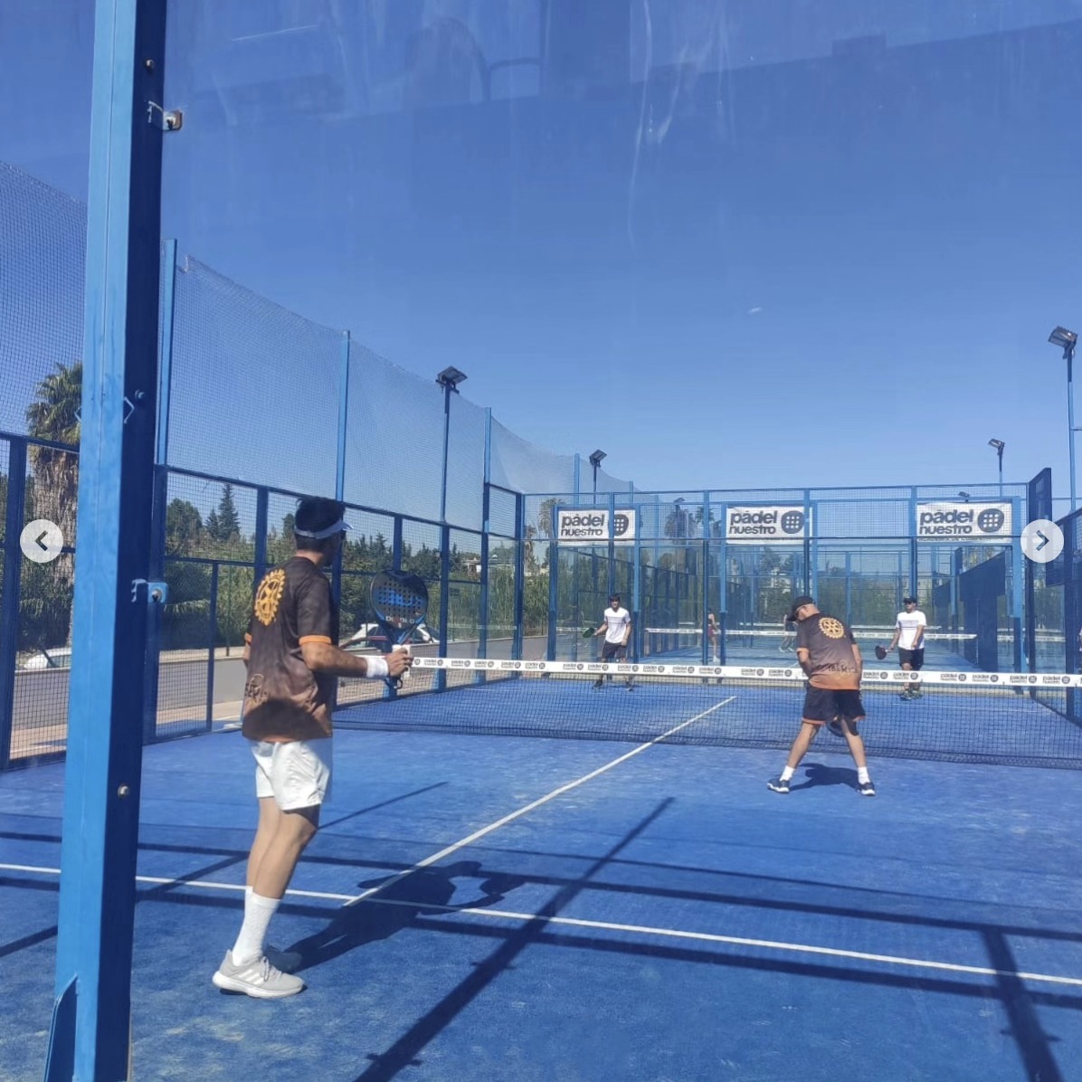 Jugadores durante el torneo solidario de pádel