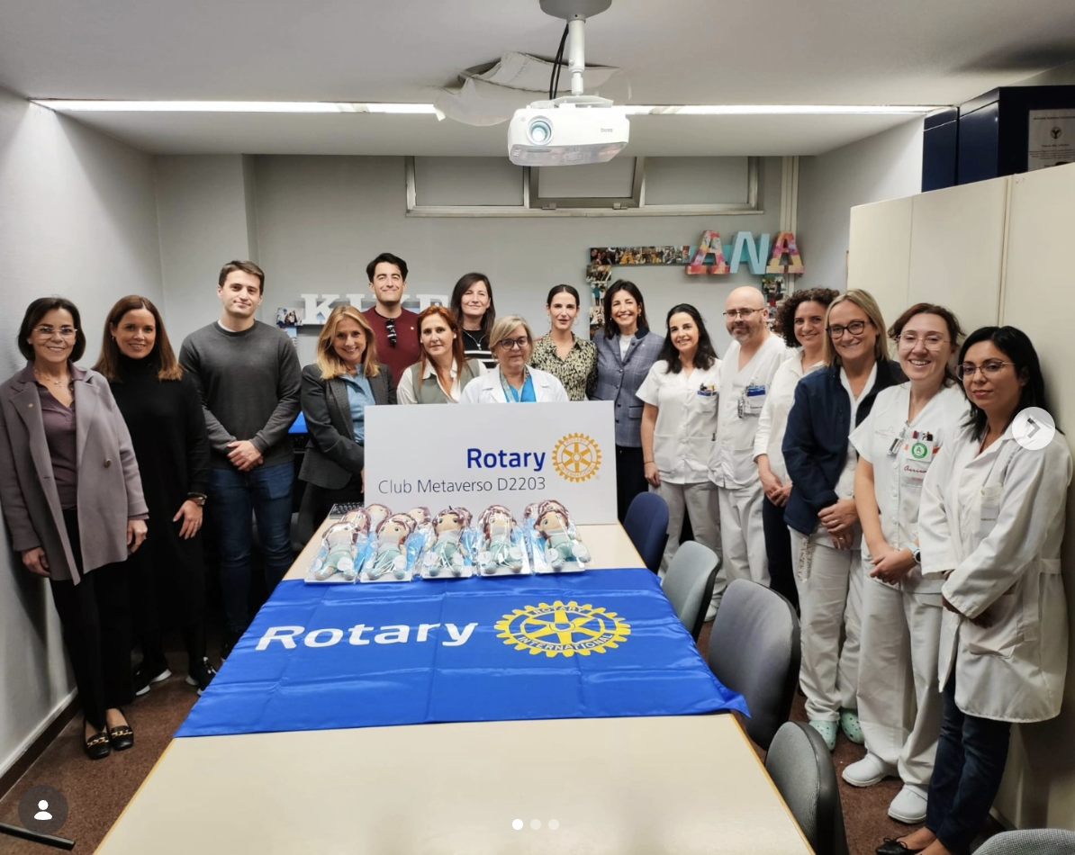 Entrega de los kits en el Hospital Virgen de la Arrixaca.
