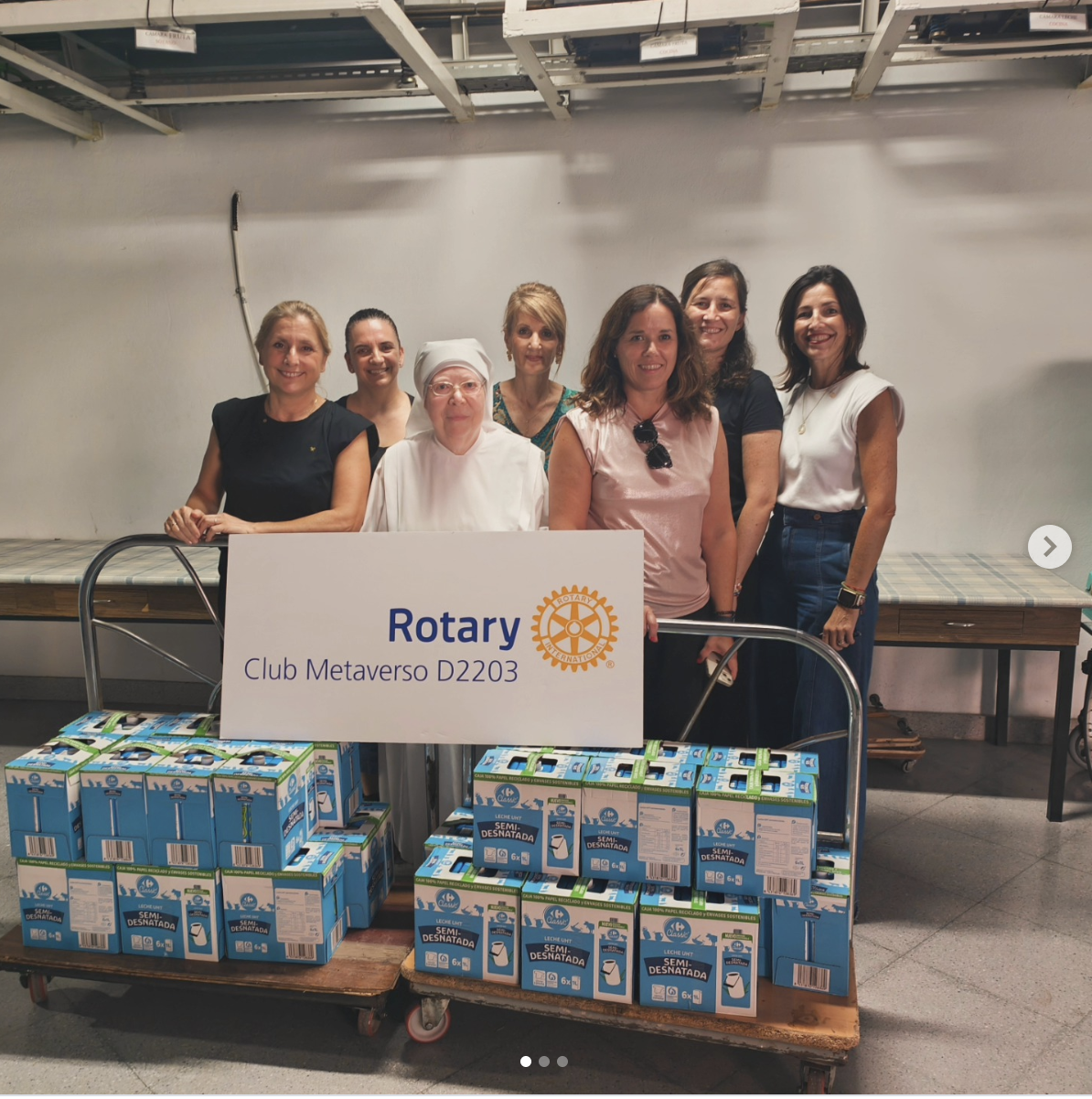 Entrega de leche a la Residencia Hermanitas de los Pobres.